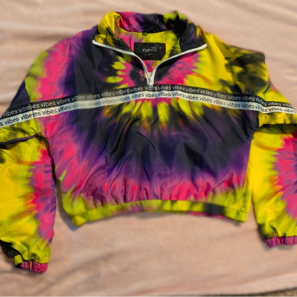 It’s a jacket, size Large.